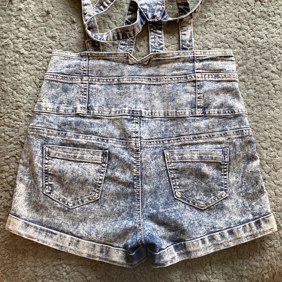 Seductions Acid-Wash Overall Shorts - Picture 7 of 7